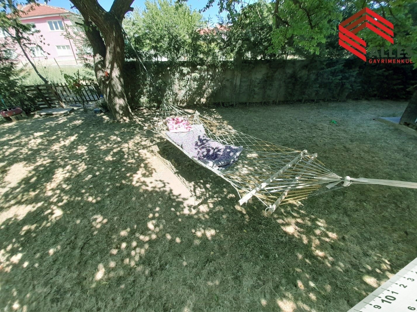 ALLES'TEN / AKARBAŞI MAHALLESİ'NDE / ARA KAT / 2+1